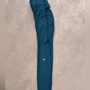 Lululemon fleece lined Leggings with pockets. Women’s size 0.